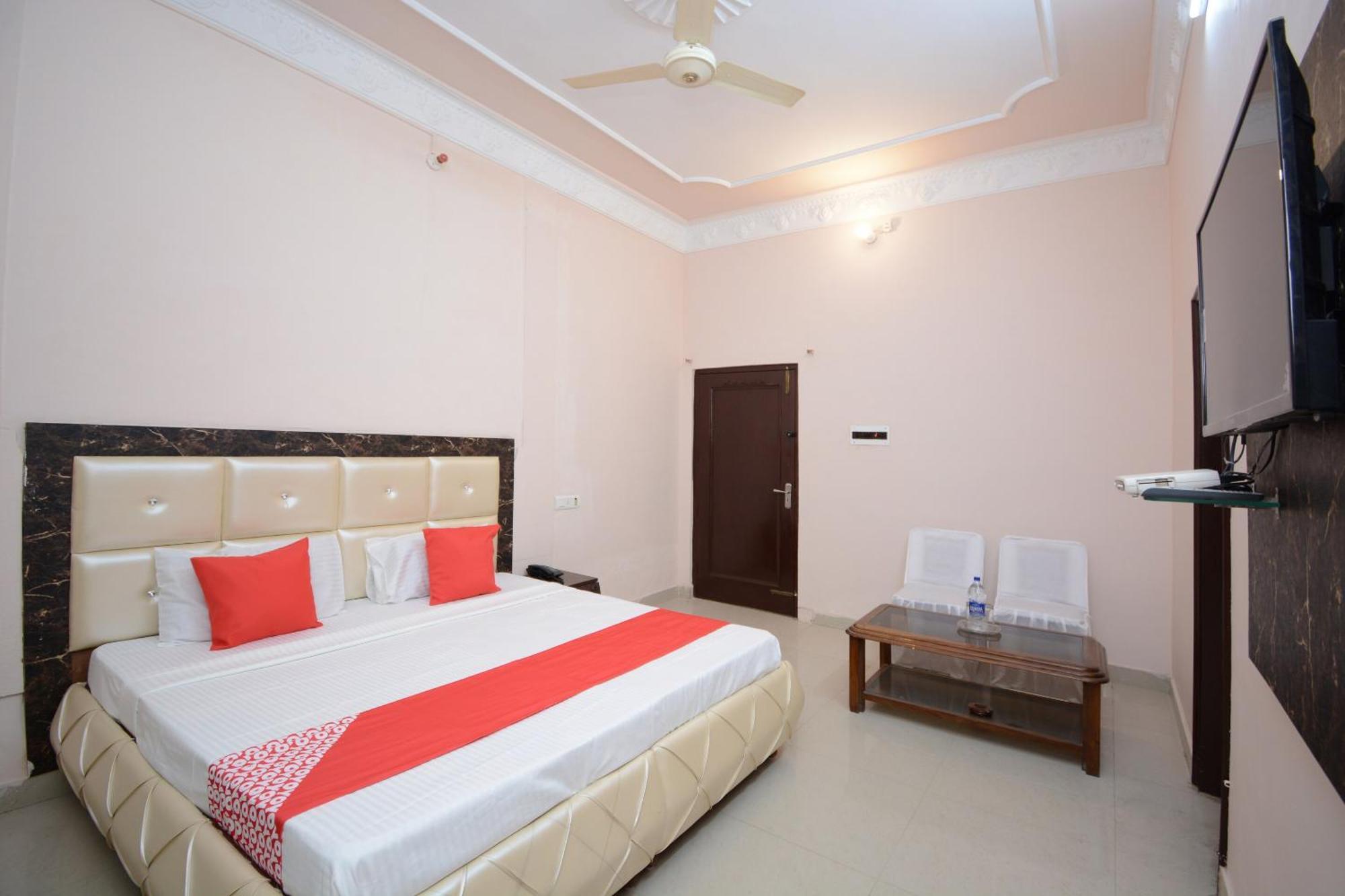 Hotel Asia Palace Pathānkot Екстериор снимка