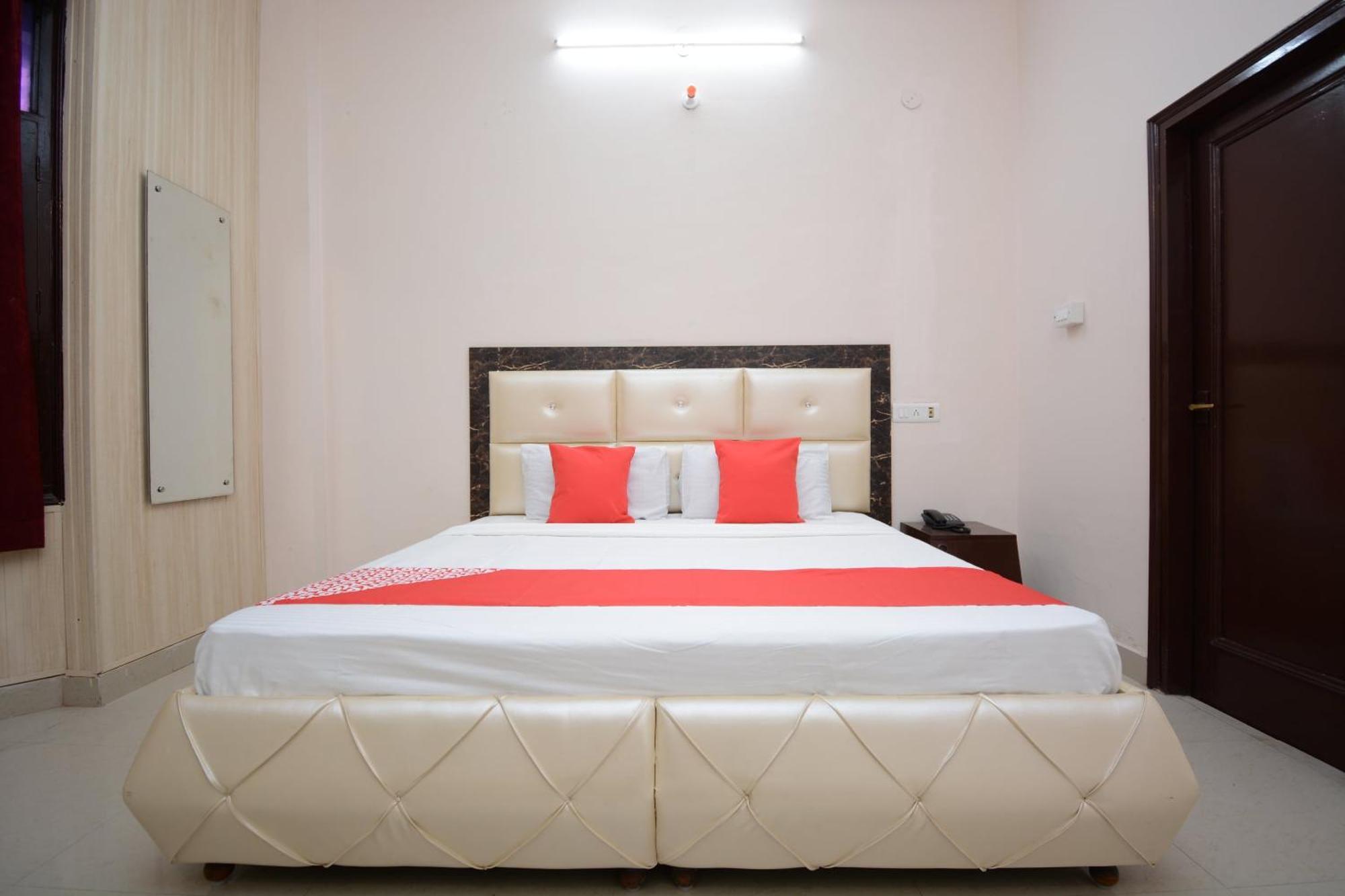 Hotel Asia Palace Pathānkot Екстериор снимка
