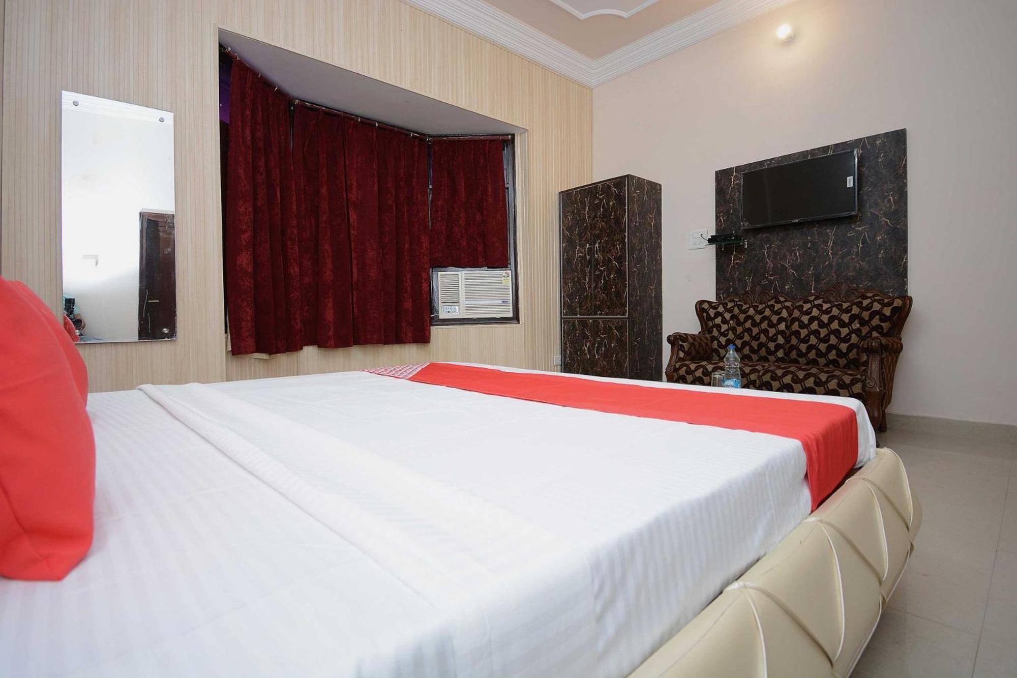 Hotel Asia Palace Pathānkot Екстериор снимка