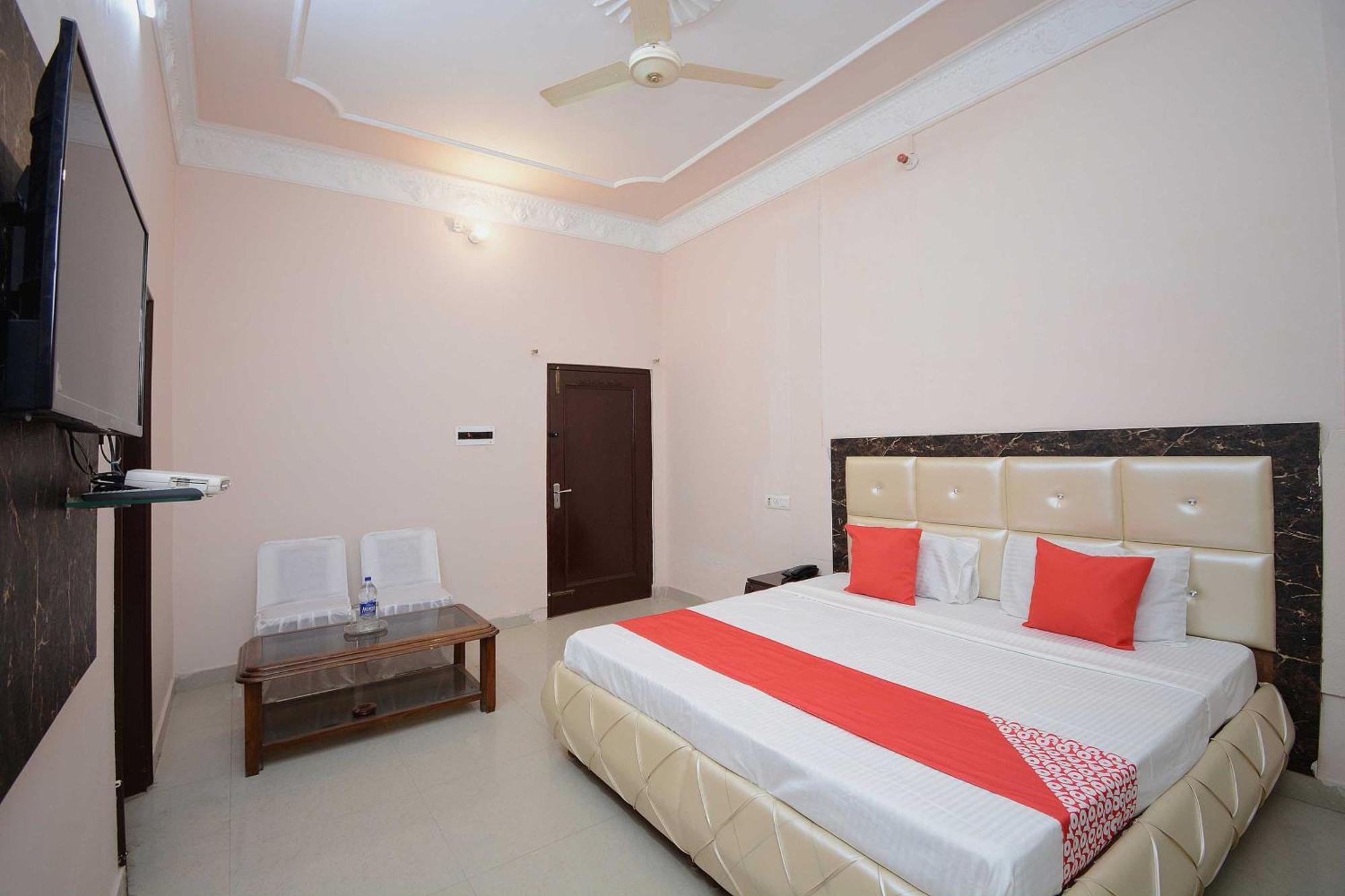 Hotel Asia Palace Pathānkot Екстериор снимка