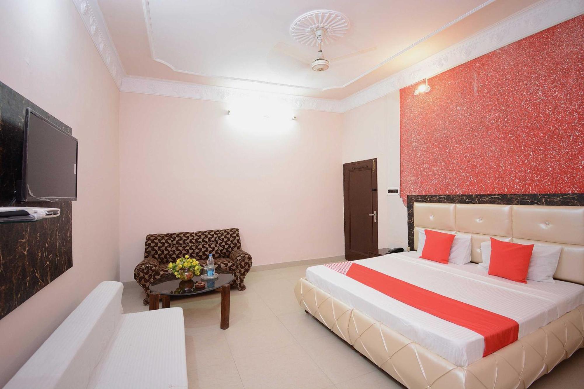 Hotel Asia Palace Pathānkot Екстериор снимка
