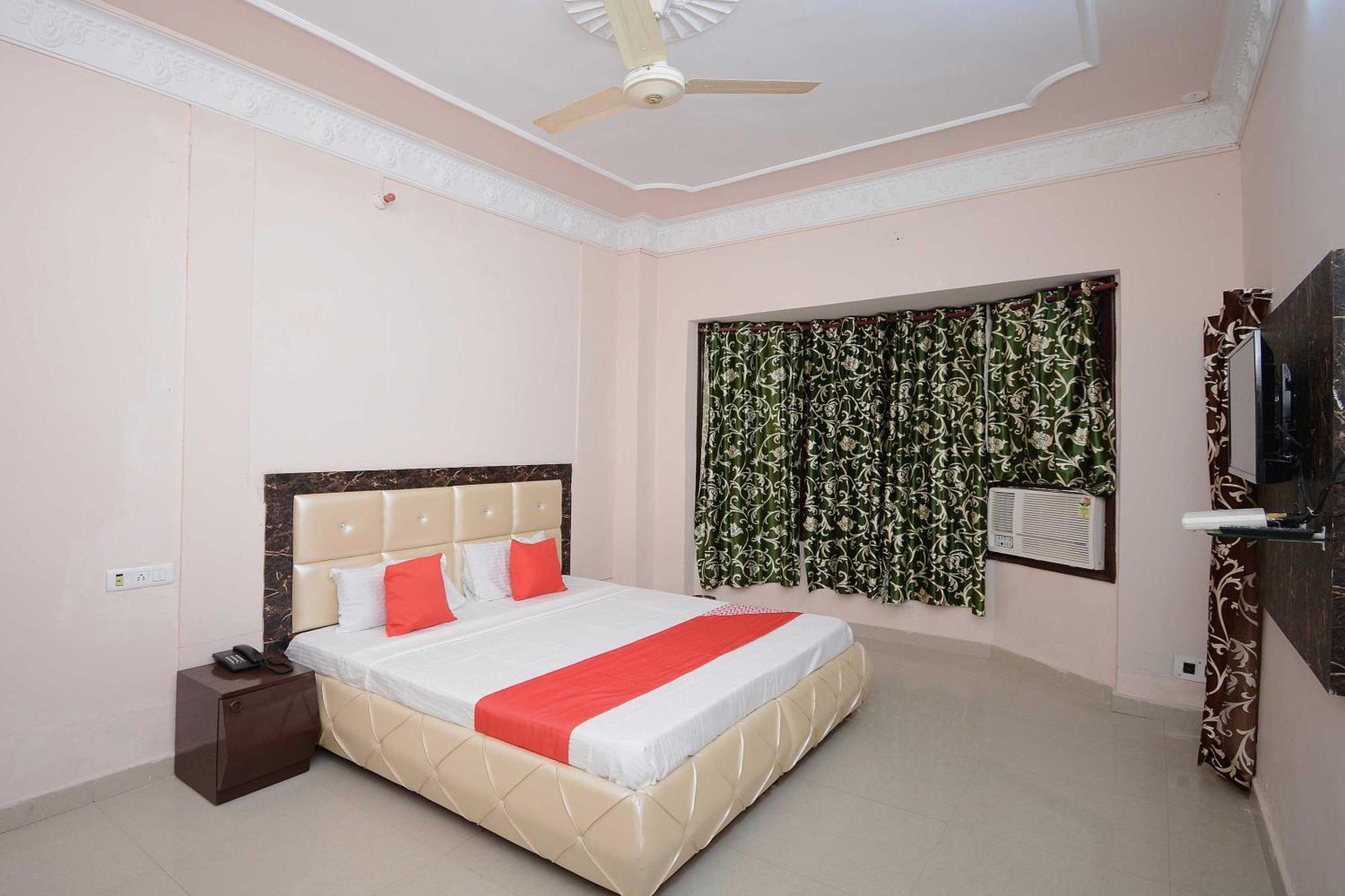 Hotel Asia Palace Pathānkot Екстериор снимка