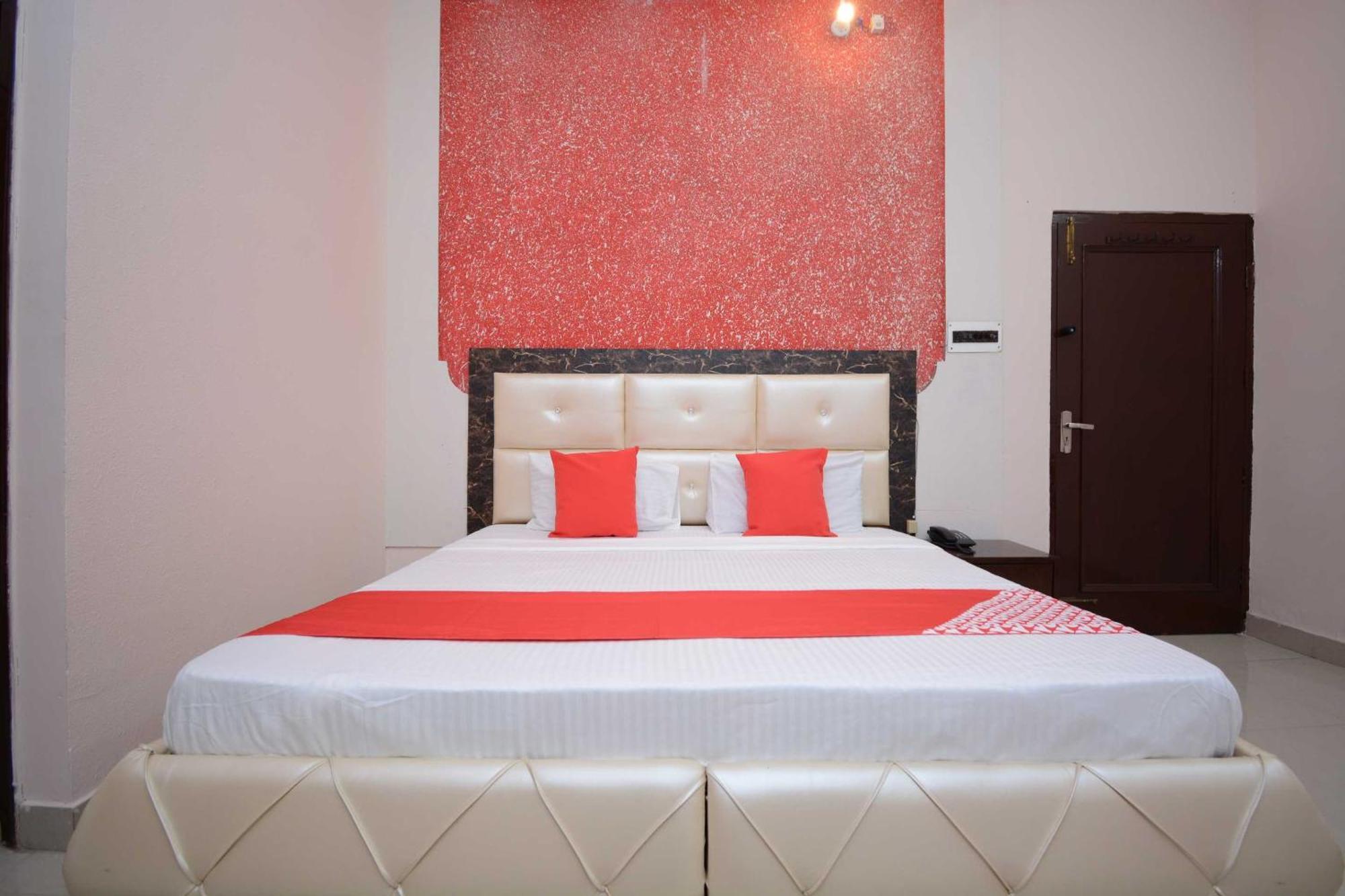 Hotel Asia Palace Pathānkot Екстериор снимка