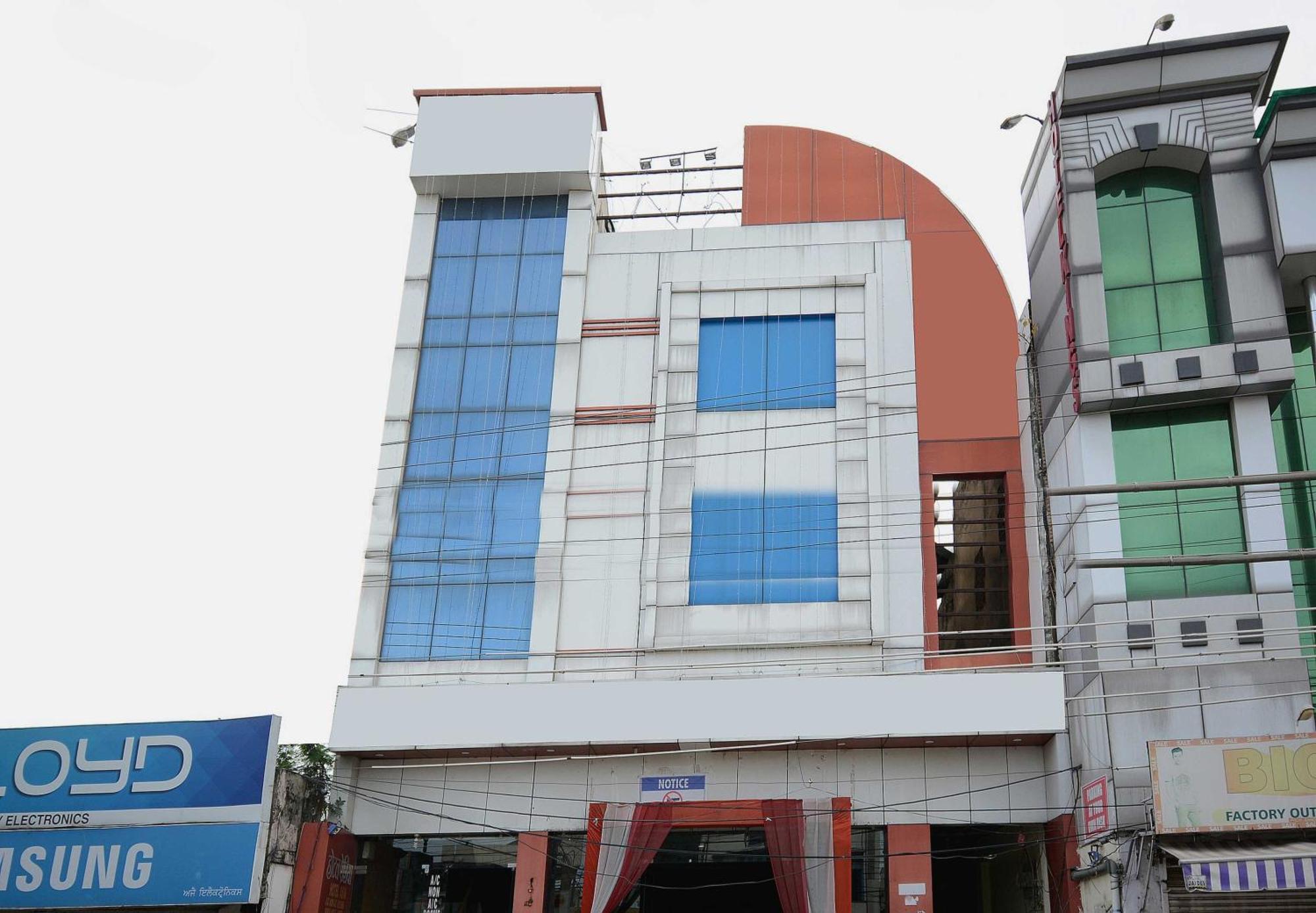 Hotel Asia Palace Pathānkot Екстериор снимка