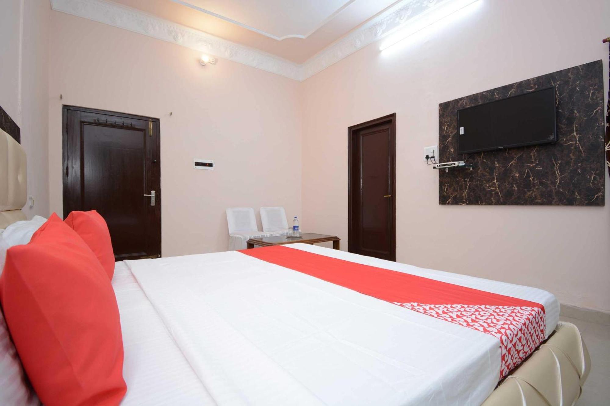 Hotel Asia Palace Pathānkot Екстериор снимка