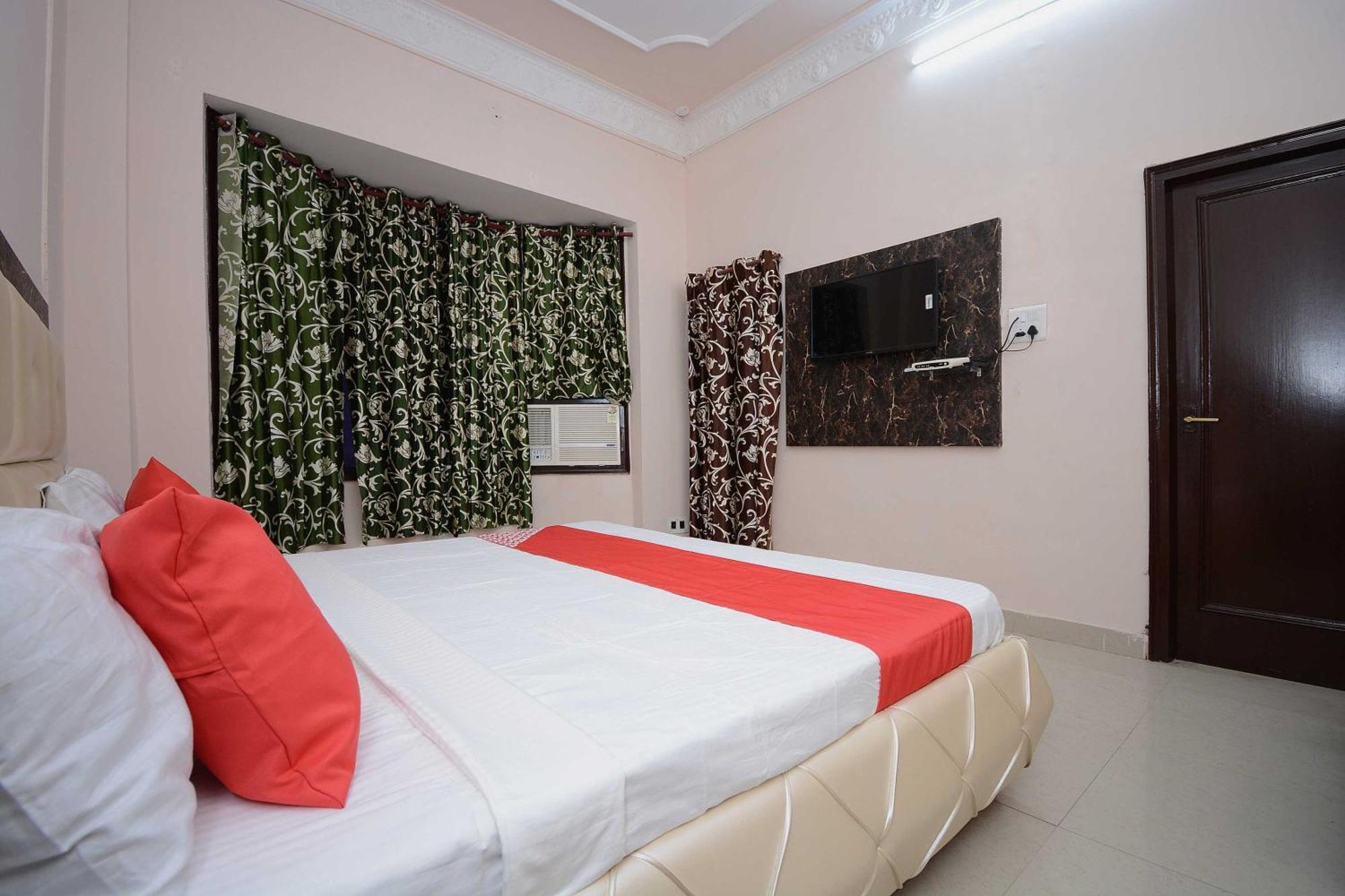 Hotel Asia Palace Pathānkot Екстериор снимка