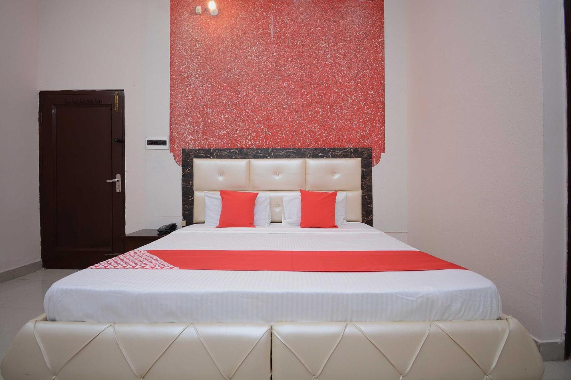 Hotel Asia Palace Pathānkot Екстериор снимка