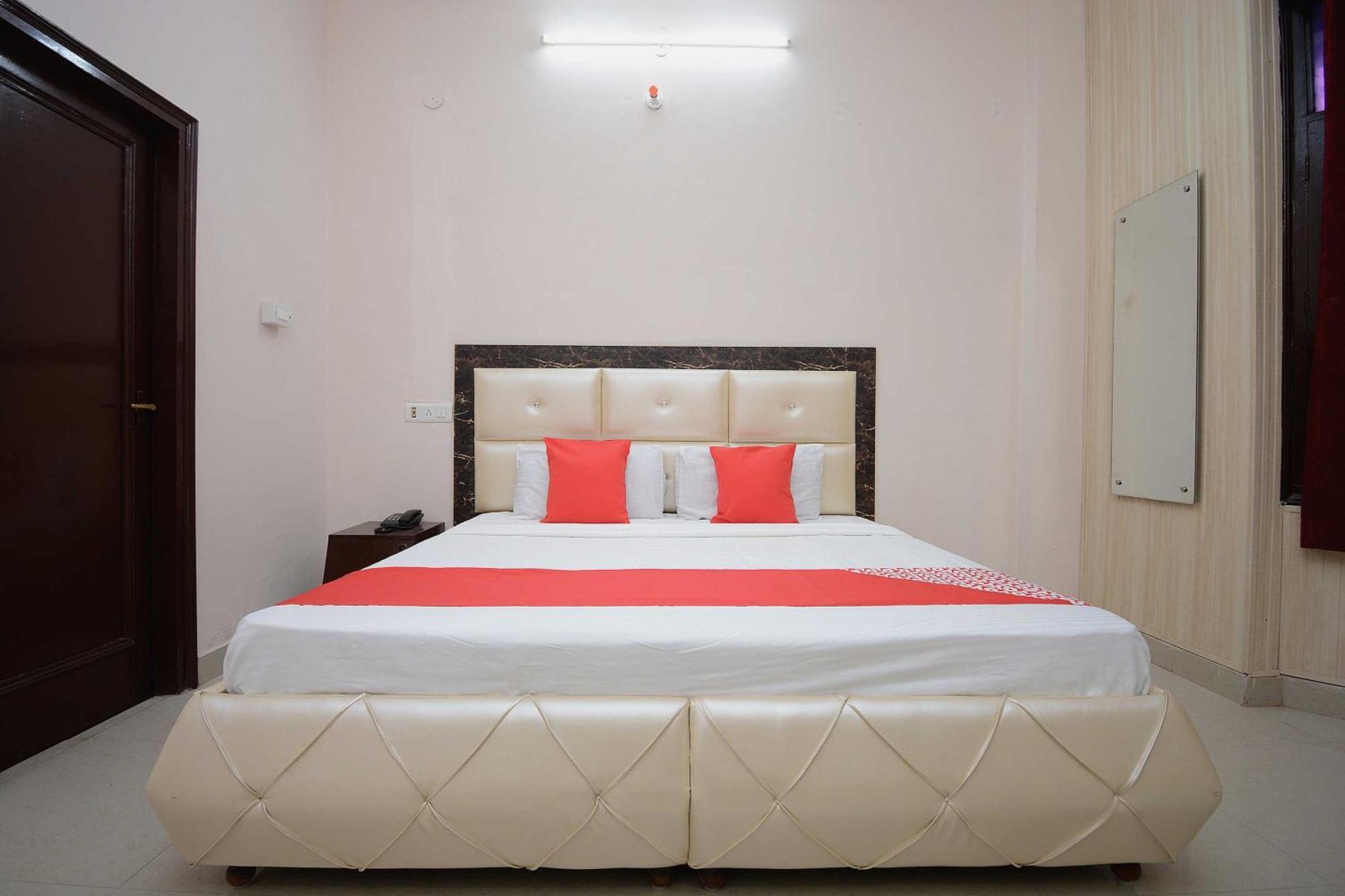 Hotel Asia Palace Pathānkot Екстериор снимка