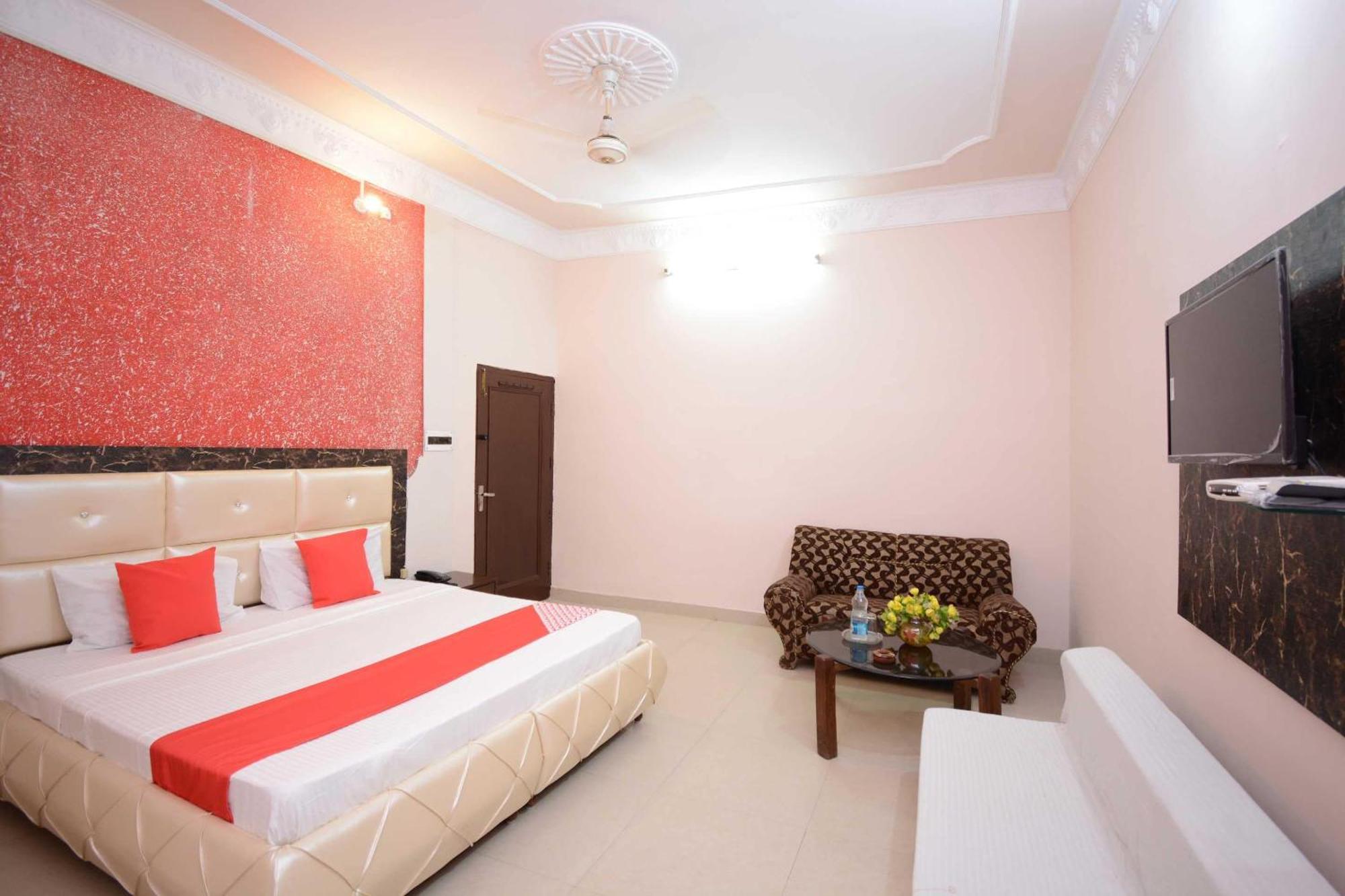 Hotel Asia Palace Pathānkot Екстериор снимка