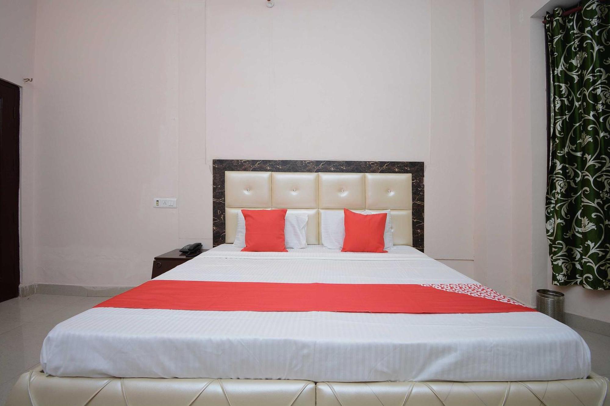 Hotel Asia Palace Pathānkot Екстериор снимка