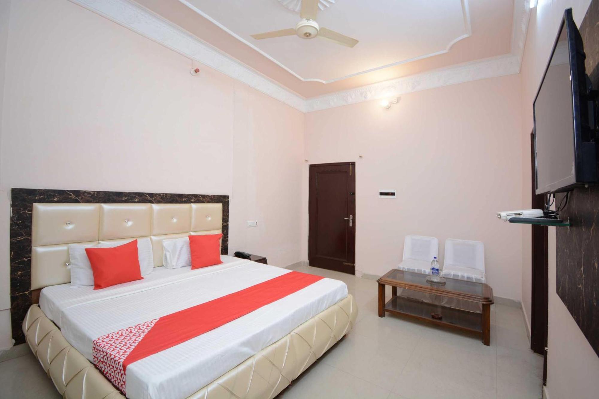 Hotel Asia Palace Pathānkot Екстериор снимка