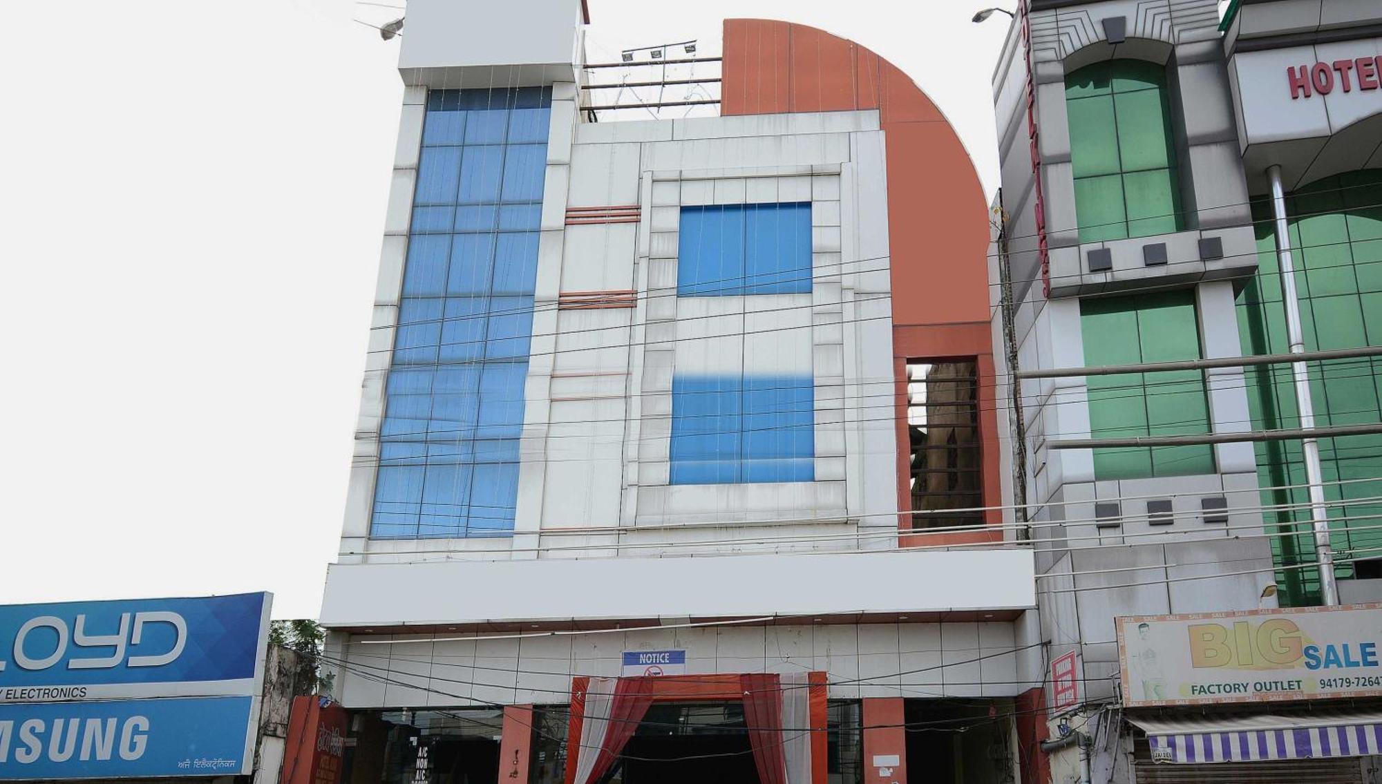 Hotel Asia Palace Pathānkot Екстериор снимка