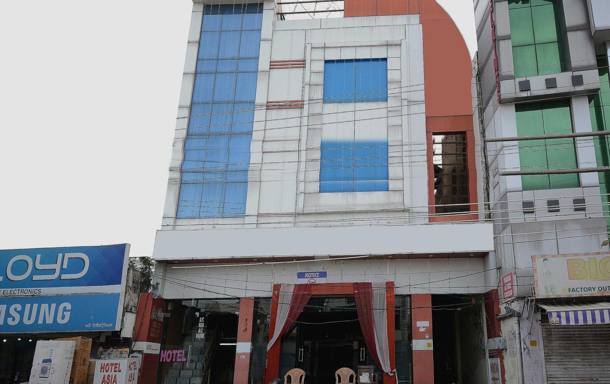 Hotel Asia Palace Pathānkot Екстериор снимка