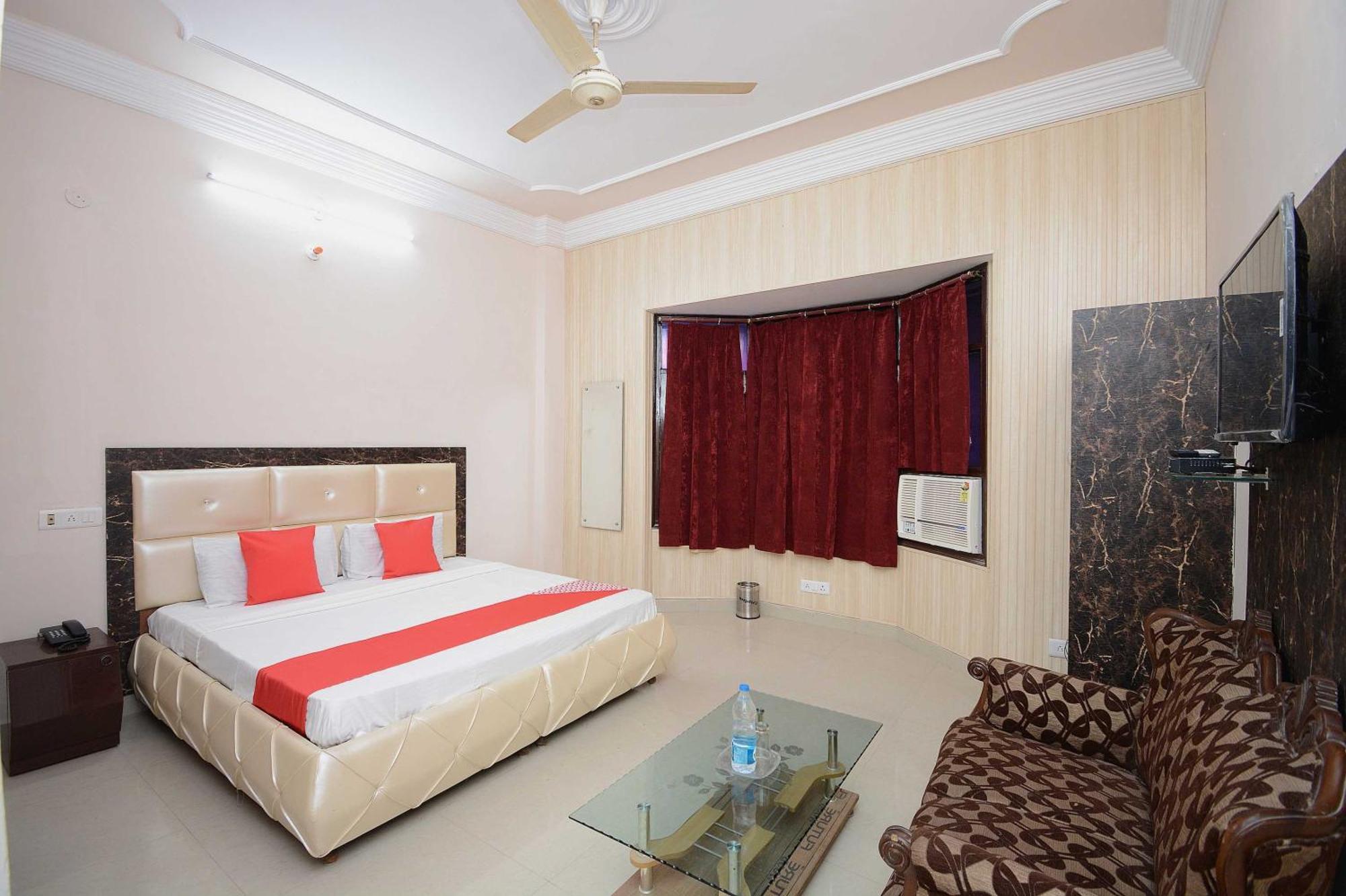 Hotel Asia Palace Pathānkot Екстериор снимка