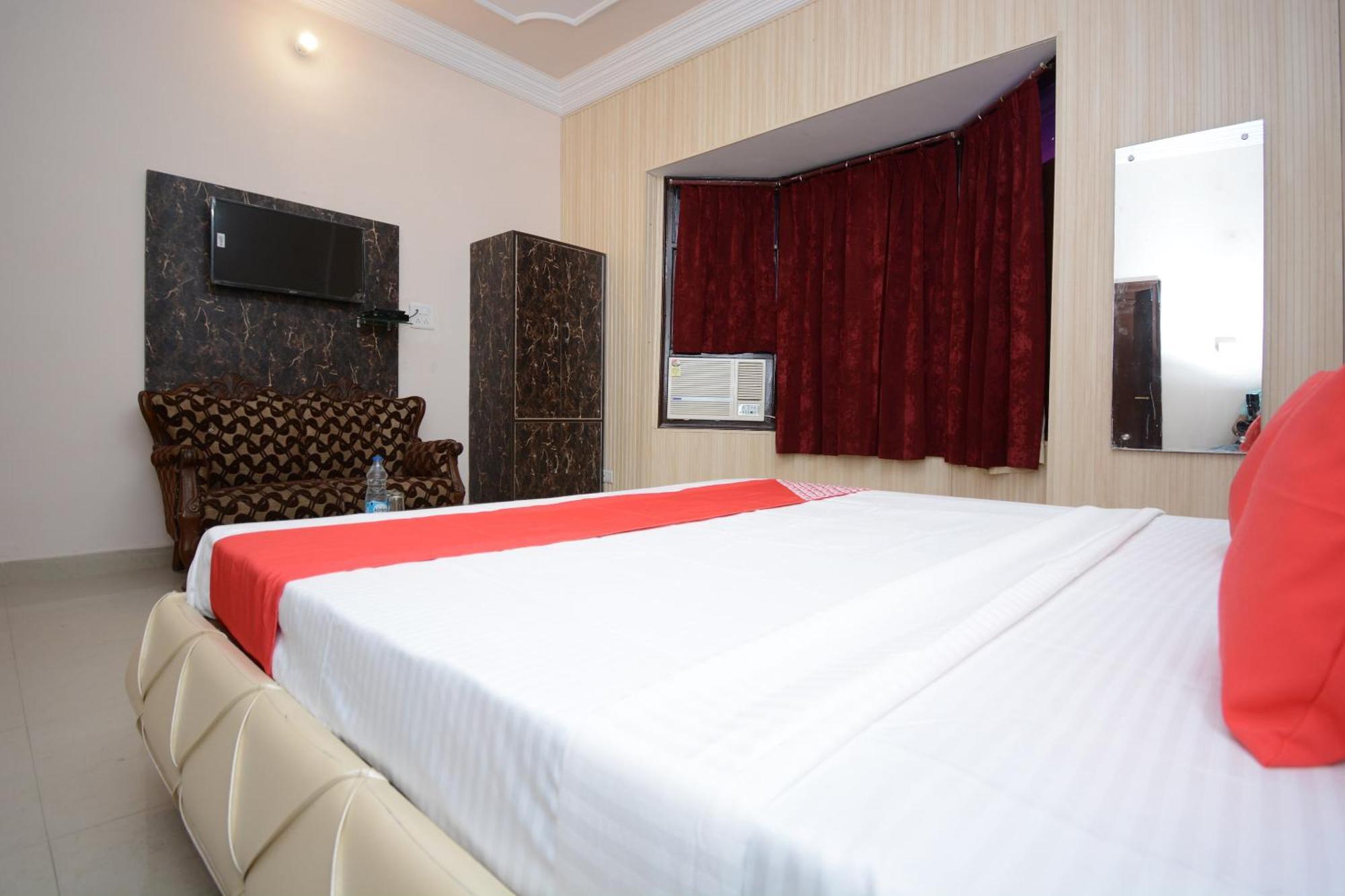 Hotel Asia Palace Pathānkot Екстериор снимка