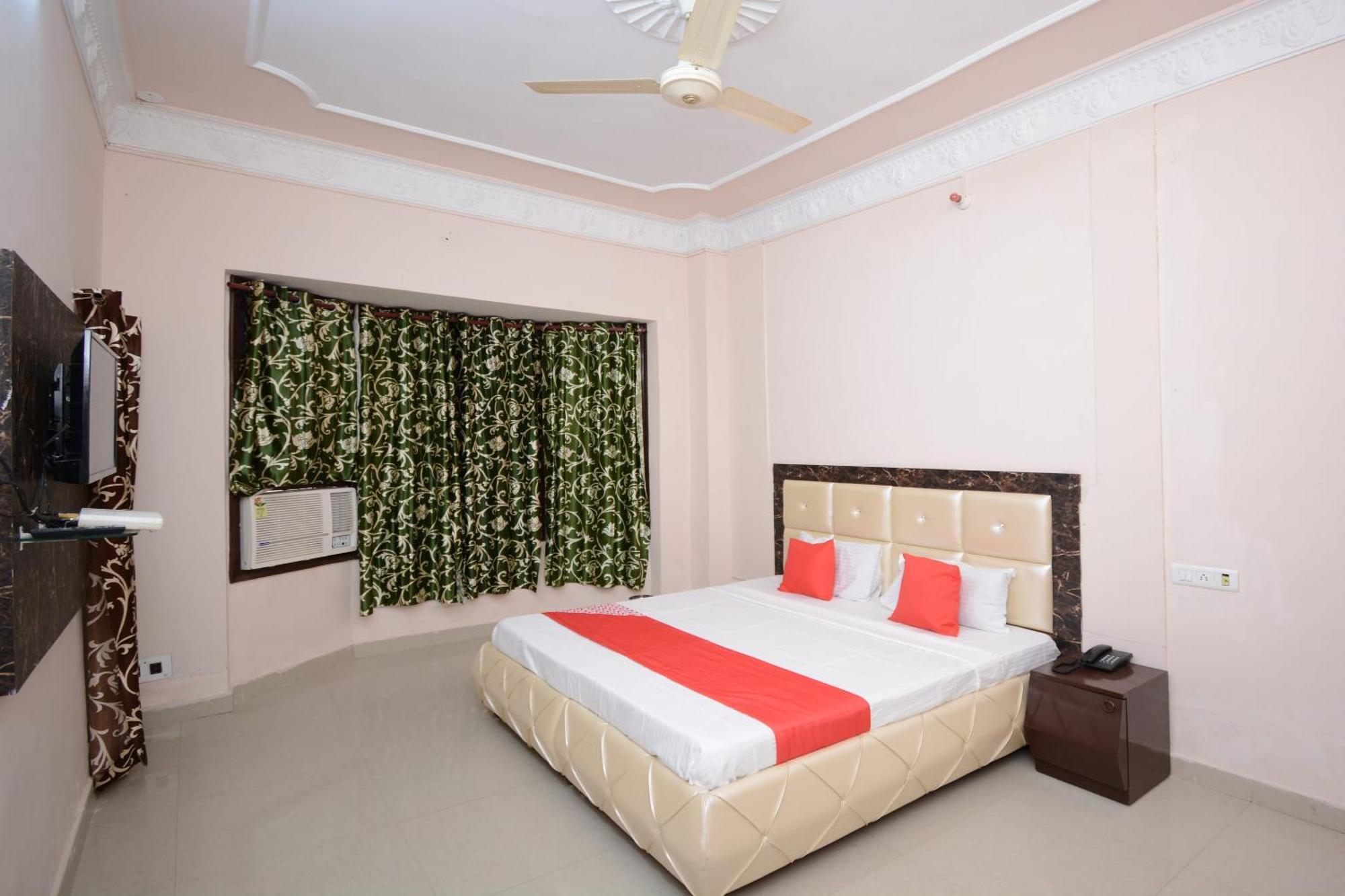Hotel Asia Palace Pathānkot Екстериор снимка