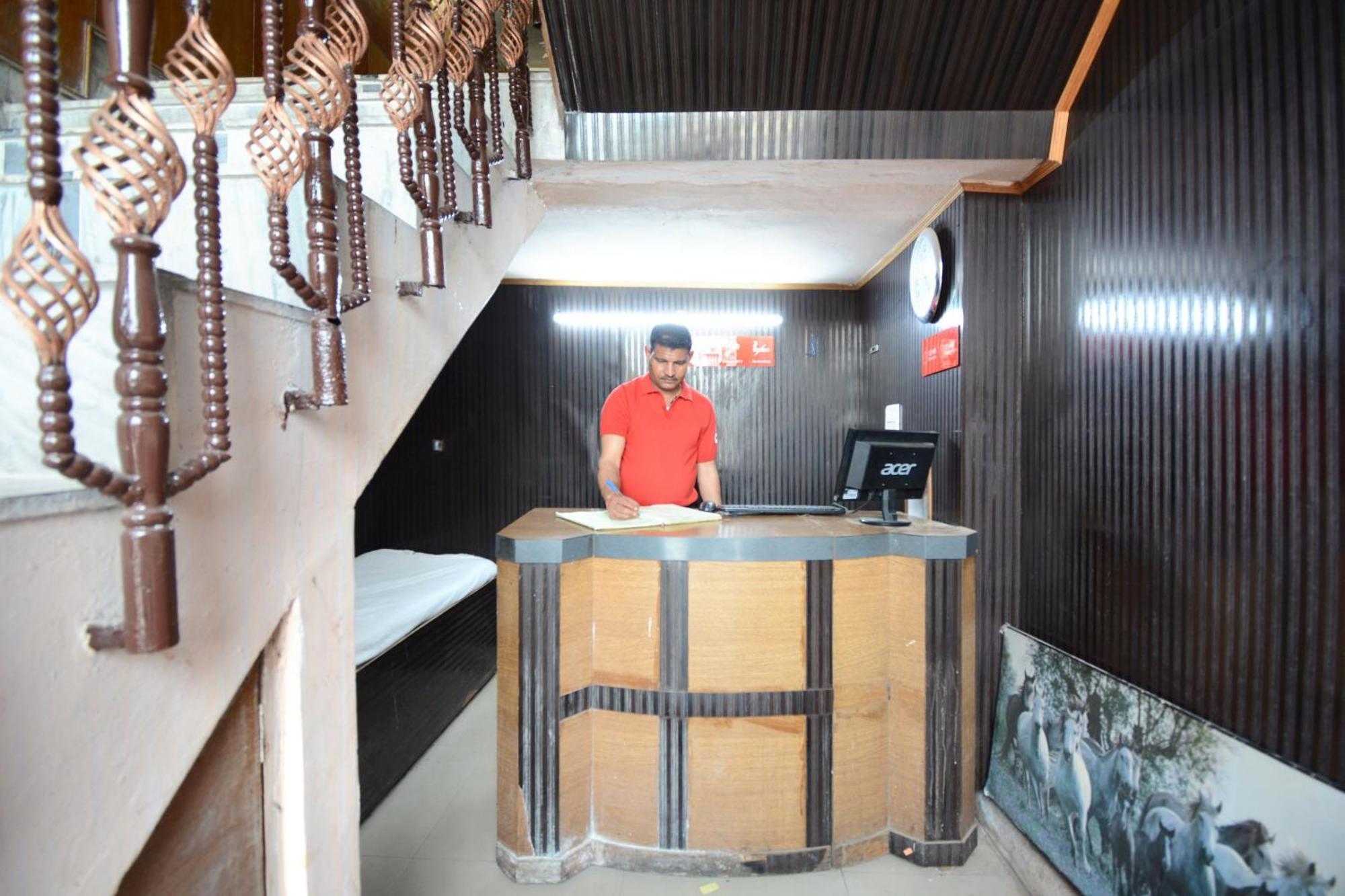 Hotel Asia Palace Pathānkot Екстериор снимка