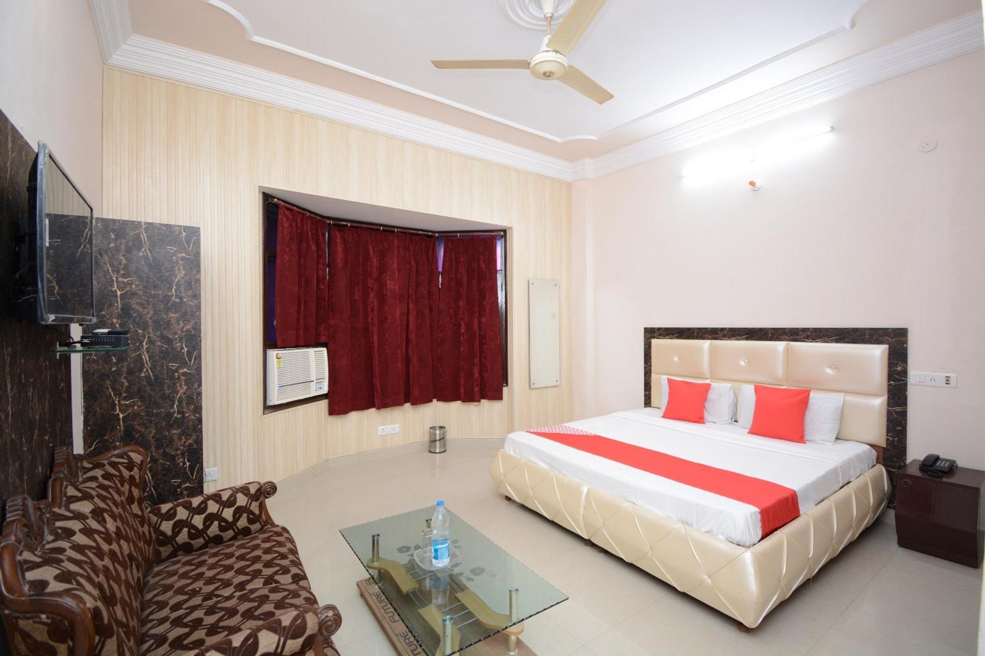 Hotel Asia Palace Pathānkot Екстериор снимка